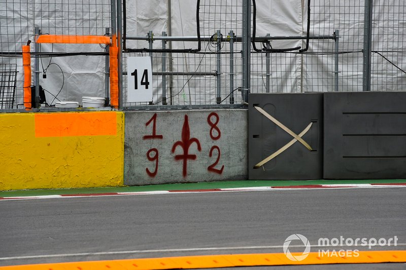 Homenaje a Gilles Villeneuve, fallecido en 1982, en un muro