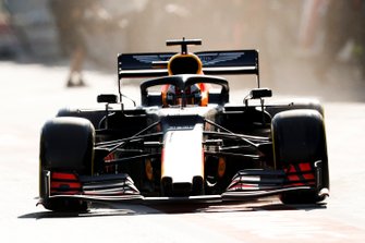 Max Verstappen, Red Bull Racing RB15 pit stop