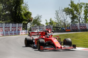 Sebastian Vettel, Ferrari SF90 ve Lewis Hamilton, Mercedes AMG F1 W10 ve Charles Leclerc, Ferrari SF90