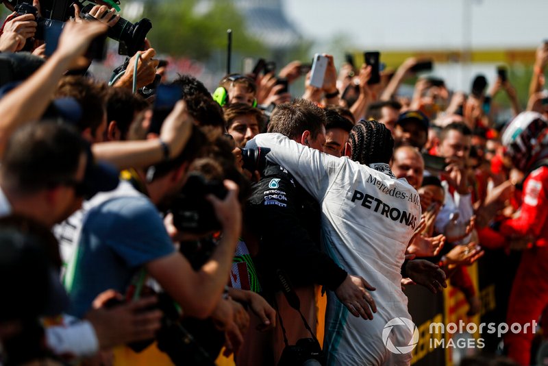 Lewis Hamilton, Mercedes AMG F1, 1st position, celebrates in Parc Ferme with his team