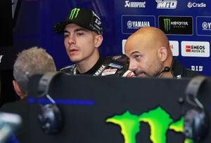 Maverick Vinales, Yamaha Factory Racing, mit Esteban Garcia