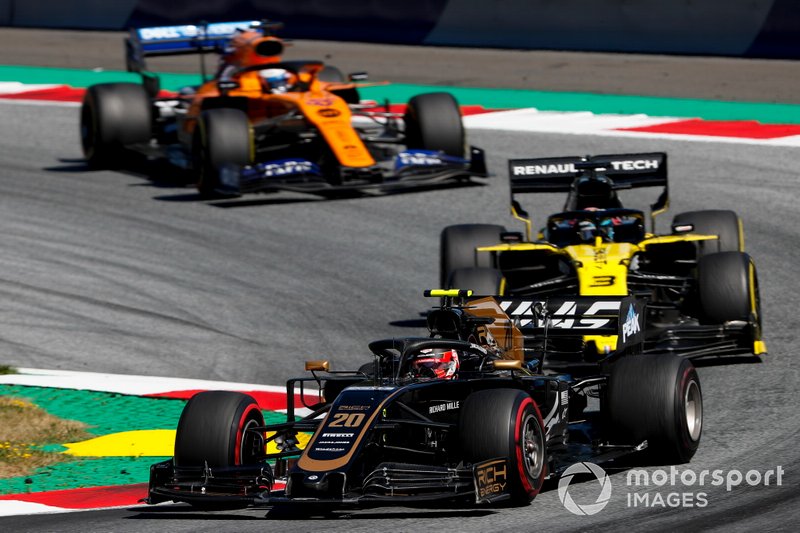 Kevin Magnussen, Haas F1 Team VF-19, Daniel Ricciardo, Renault F1 Team R.S.19, Carlos Sainz Jr., McLaren MCL34
