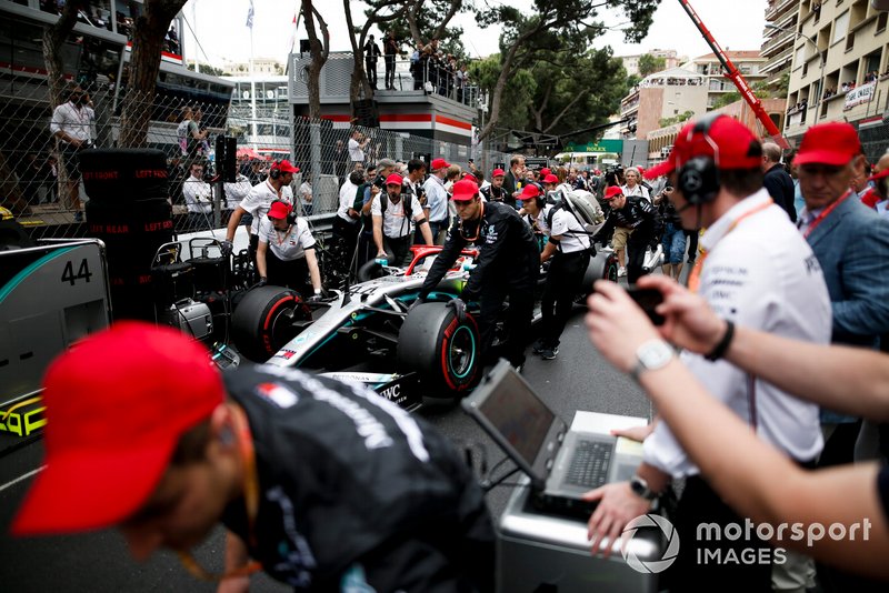 Lewis Hamilton, Mercedes AMG F1 W10, arrives on the grid