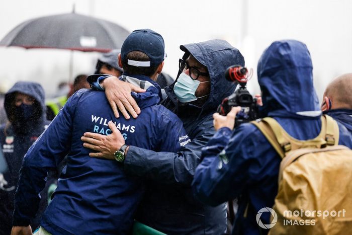 Segundo lugar George Russell, Williams celebra con el equipo