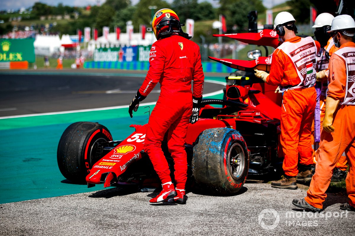 Carlos Sainz Jr., el Ferrari SF21 choca en la clasificación