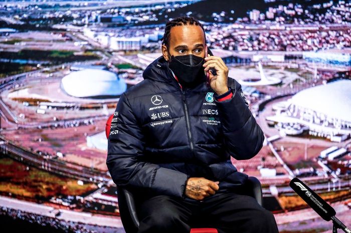 Lewis Hamilton, Mercedes en la rueda de prensa