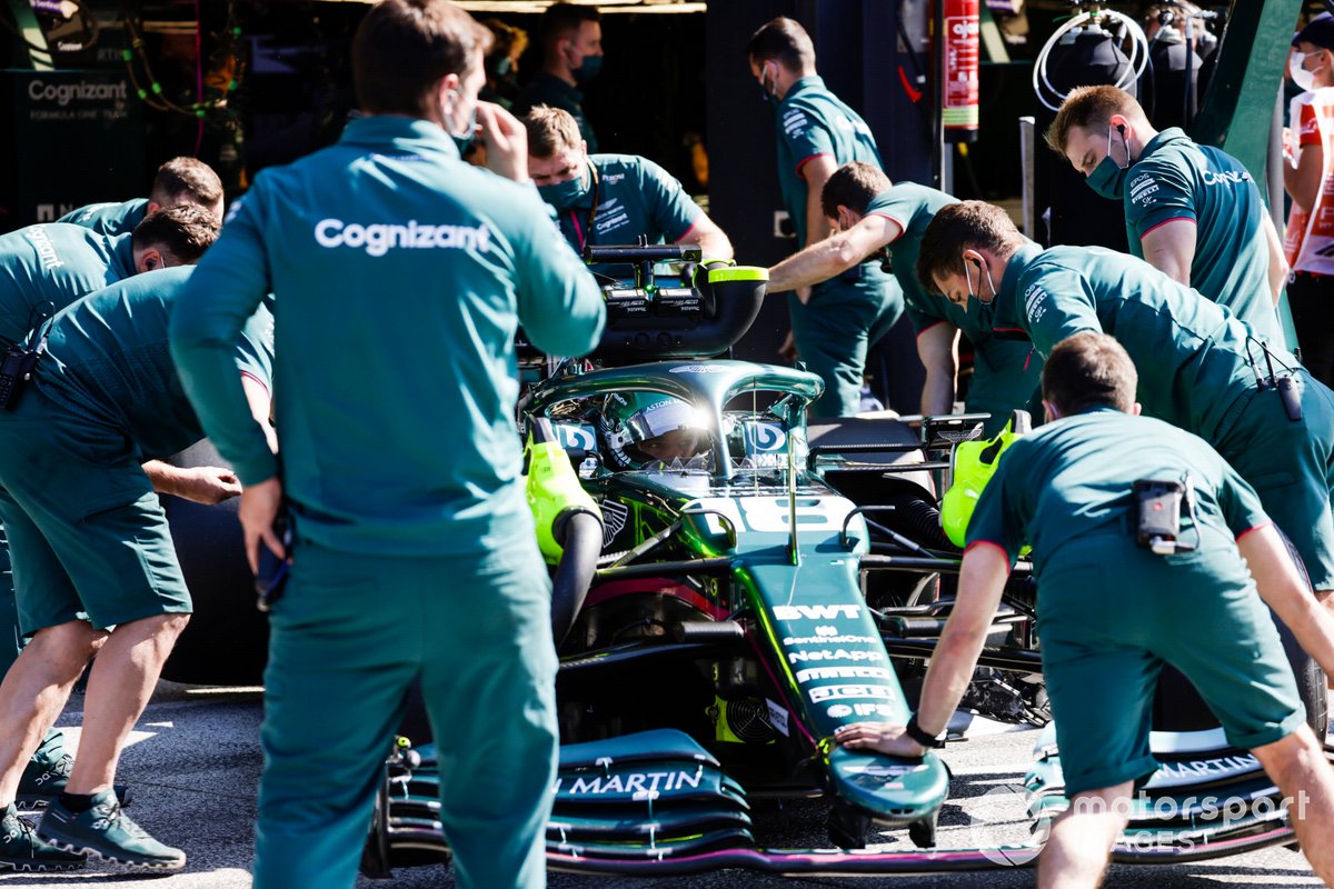 Lance Stroll, Aston Martin AMR21, torna nel garage