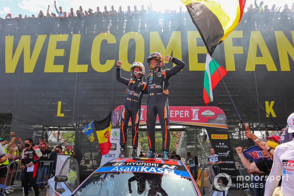 Winner Thierry Neuville, Martijn Wydaeghe, Hyundai Motorsport Hyundai i20 Coupe WRC