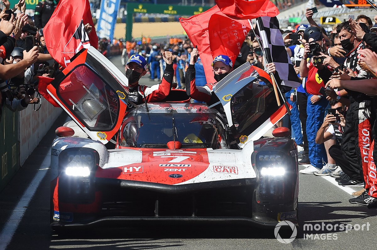 Ganadores #7 Toyota Gazoo Racing Toyota GR010 - Hybrid Hypercar, Mike Conway, Kamui Kobayashi, José María López