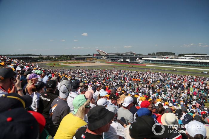 Fernando Alonso, Alpine A521, Carlos Sainz Jr., Ferrari SF21, Kimi Raikkonen, Alfa Romeo Racing C41