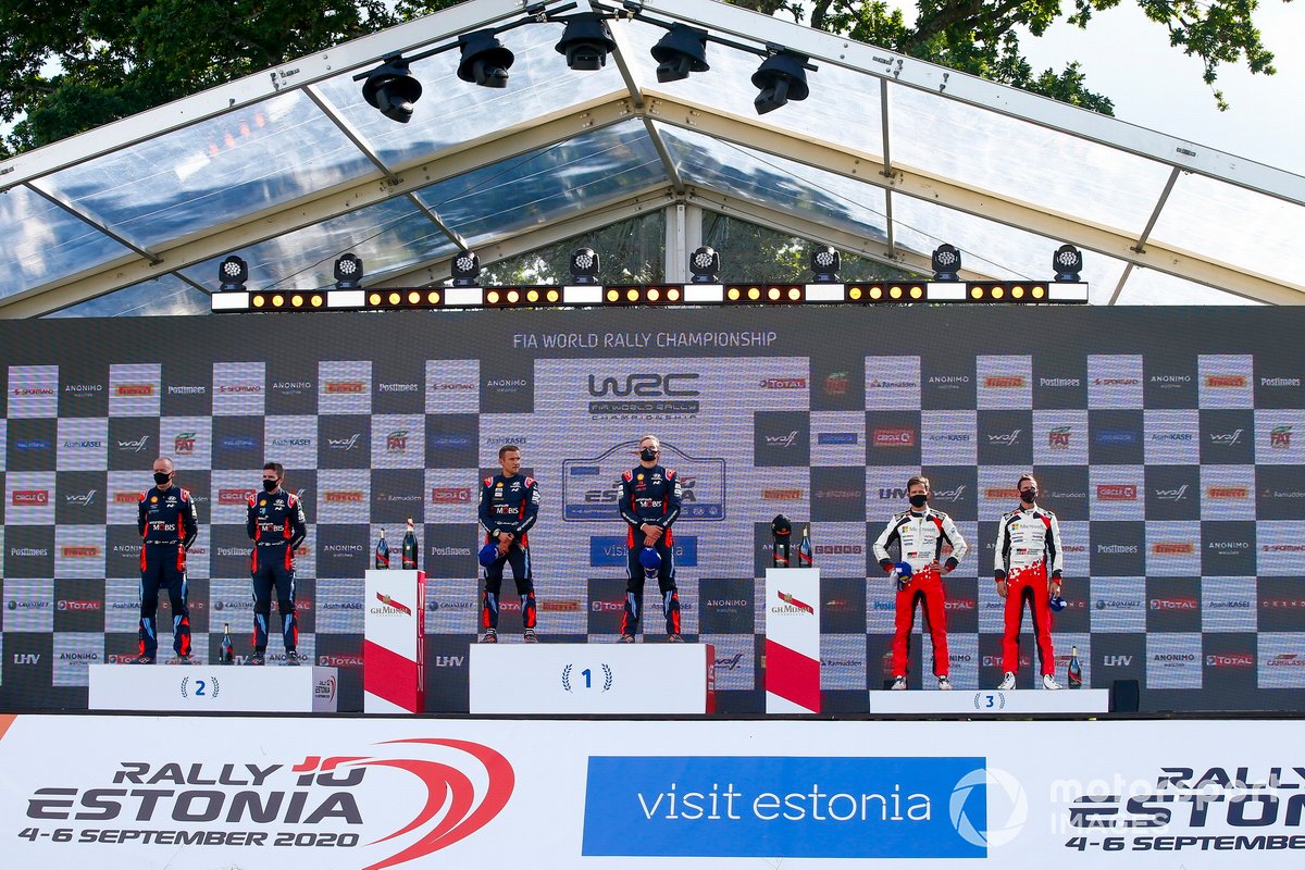 Podium: Race winner Ott Tänak, Martin Järveoja, Hyundai Motorsport Hyundai i20 Coupe WRC, second place Craig Breen, Paul Nagle, Hyundai Motorsport Hyundai i20 Coupe WRC, third place Sébastien Ogier, Julien Ingrassia, Toyota Gazoo Racing WRT Toyota Yaris WRC