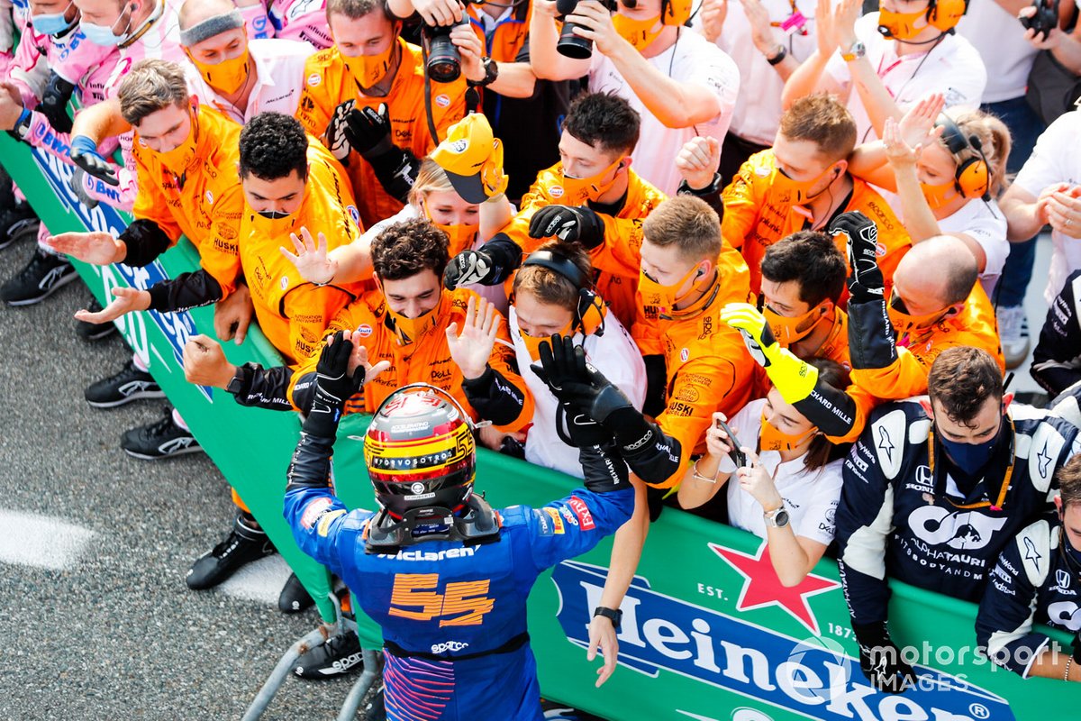 Segundo lugar Carlos Sainz Jr., McLaren, en Parc Ferme