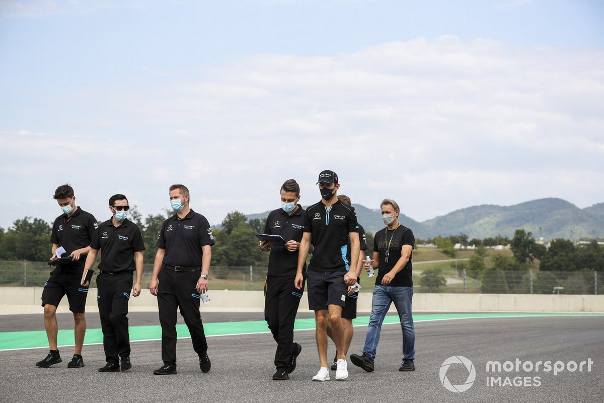 Nicholas Latifi, Williams Racing cammina in pista con gli ingegneri