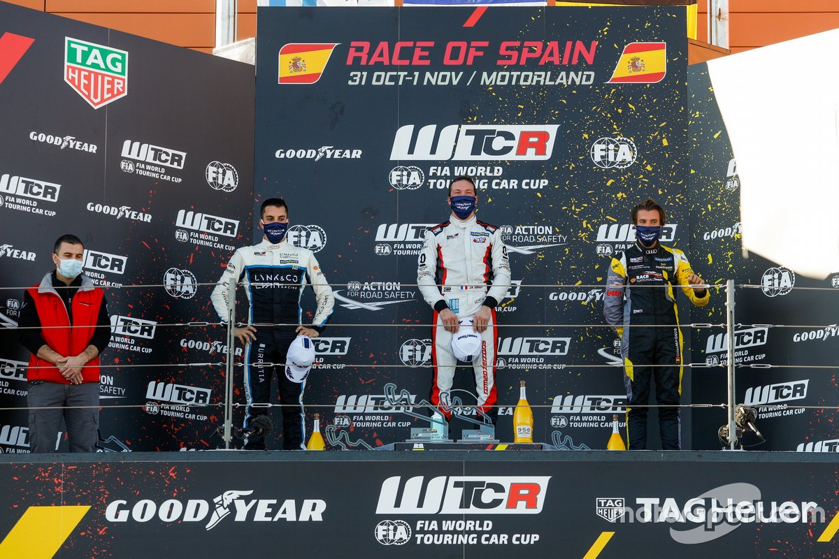 Podio: il vincitore della gara Jean-Karl Vernay, Mulsanne Alfa Romeo Giulietta TCR, secondo classificato Santiago Urrutia, Cyan Performance Lynk & Co 03 TCR, terzo classificato Gilles Magnus, Comtoyou Racing Audi RS3 LMS