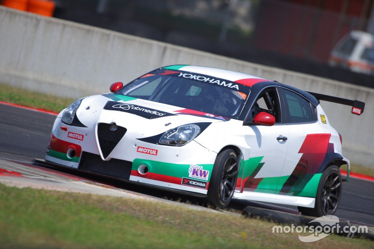 Michela Cerruti, Romeo Ferraris, Alfa Romeo Giulietta Veloce TCR