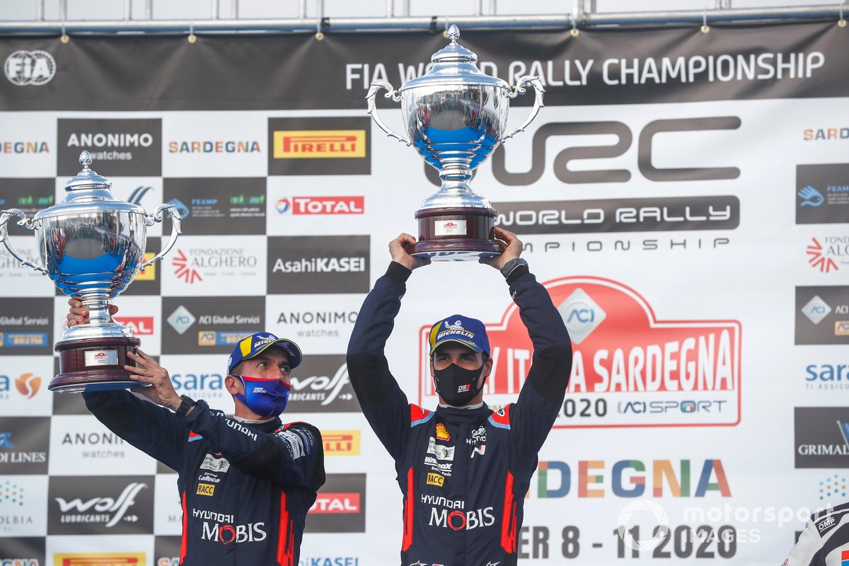 Podium: Race winner Dani Sordo, Carlos Del Barrio, Hyundai Motorsport Hyundai i20 Coupe WRC