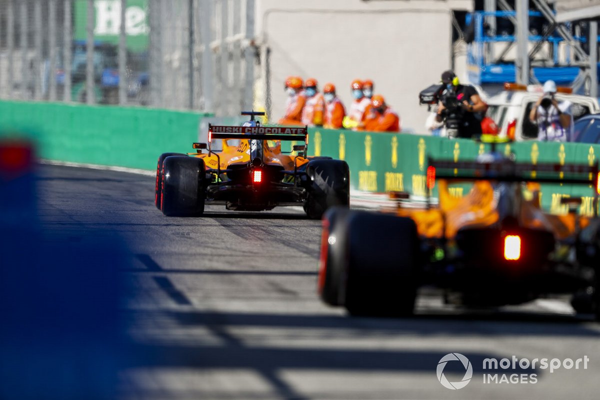 Carlos Sainz Jr., McLaren MCL35, Lando Norris, McLaren MCL35
