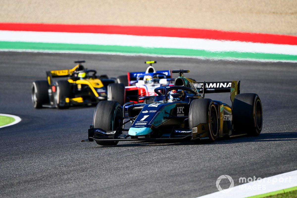 Juri Vips, Dams , davanti a Robert Shwartzman, Prema Racing, e Guanyu Zhou, UNI-Virtuosi