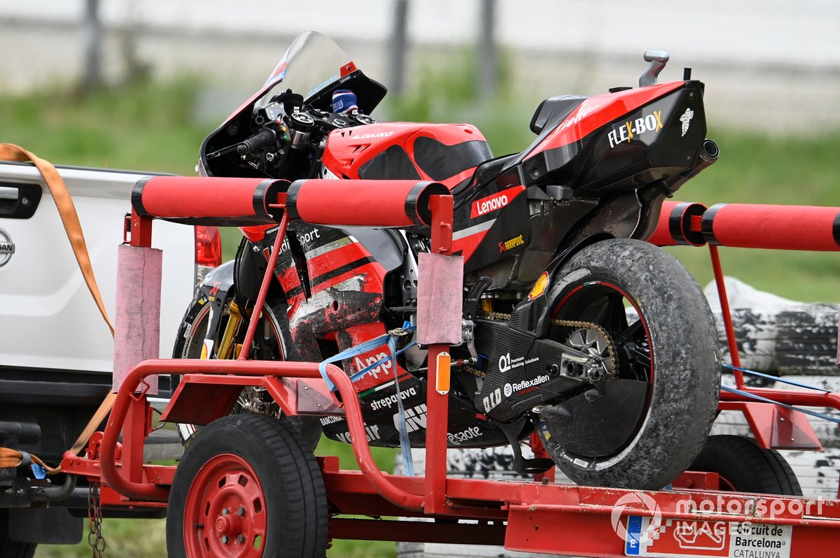 Andrea Dovizioso, Ducati Team después de la caída