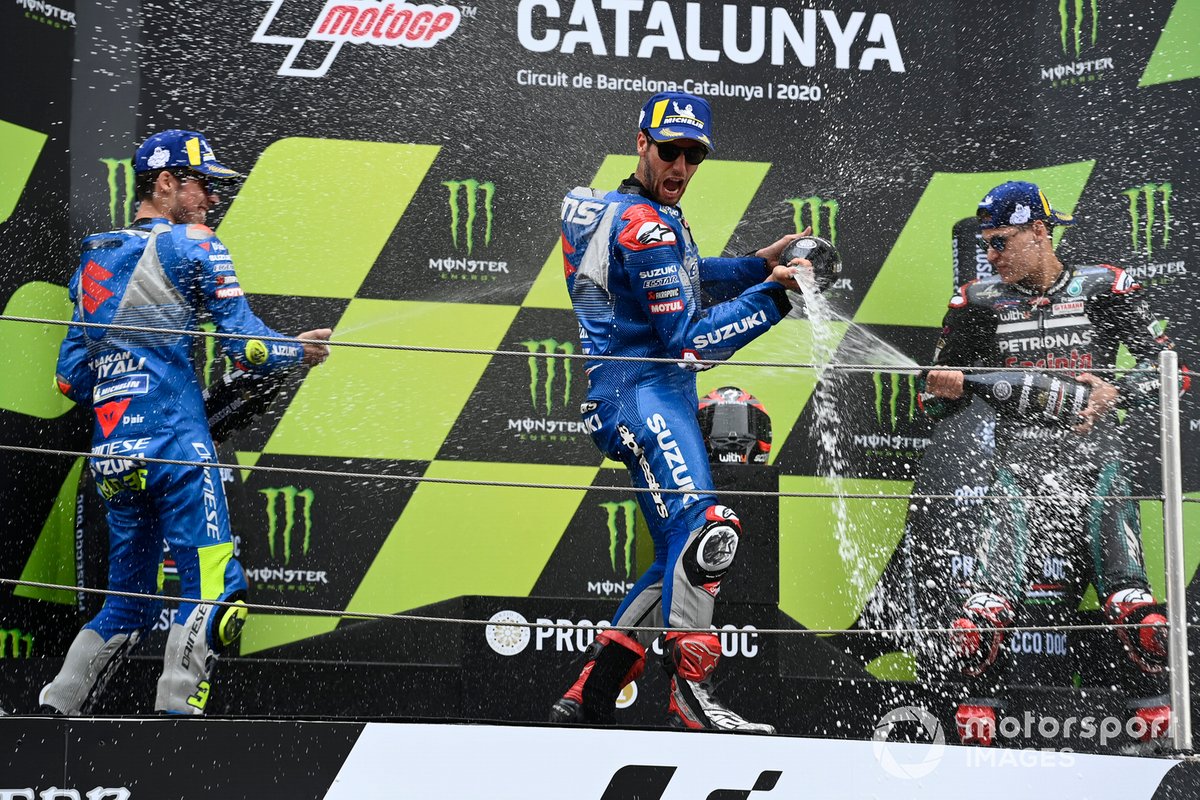 Podio: segundo lugar Joan Mir, Team Suzuki MotoGP, ganador Fabio Quartararo, Petronas Yamaha SRT, y tercer lugar Alex Rins, Team Suzuki MotoGP