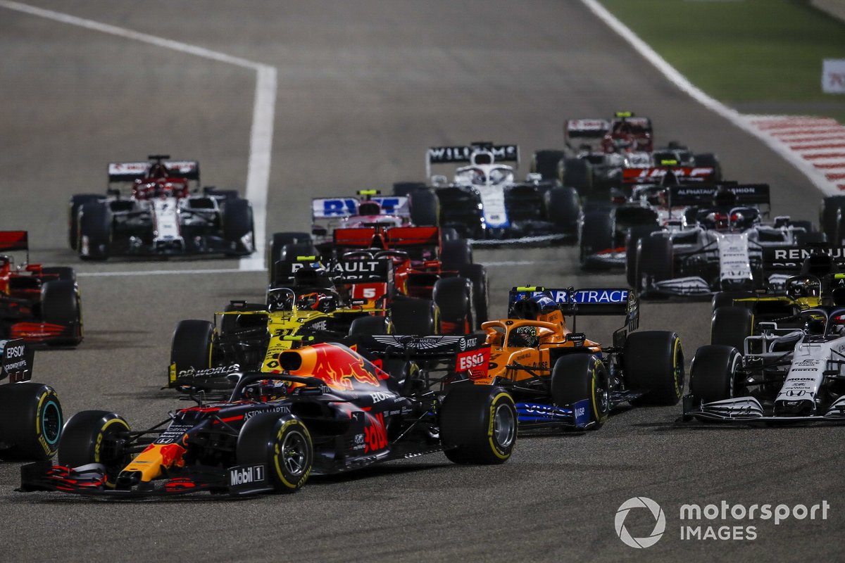 Max Verstappen, Red Bull Racing RB16, Lando Norris, McLaren MCL35, Esteban Ocon, Renault F1 Team R.S.20 al inicio