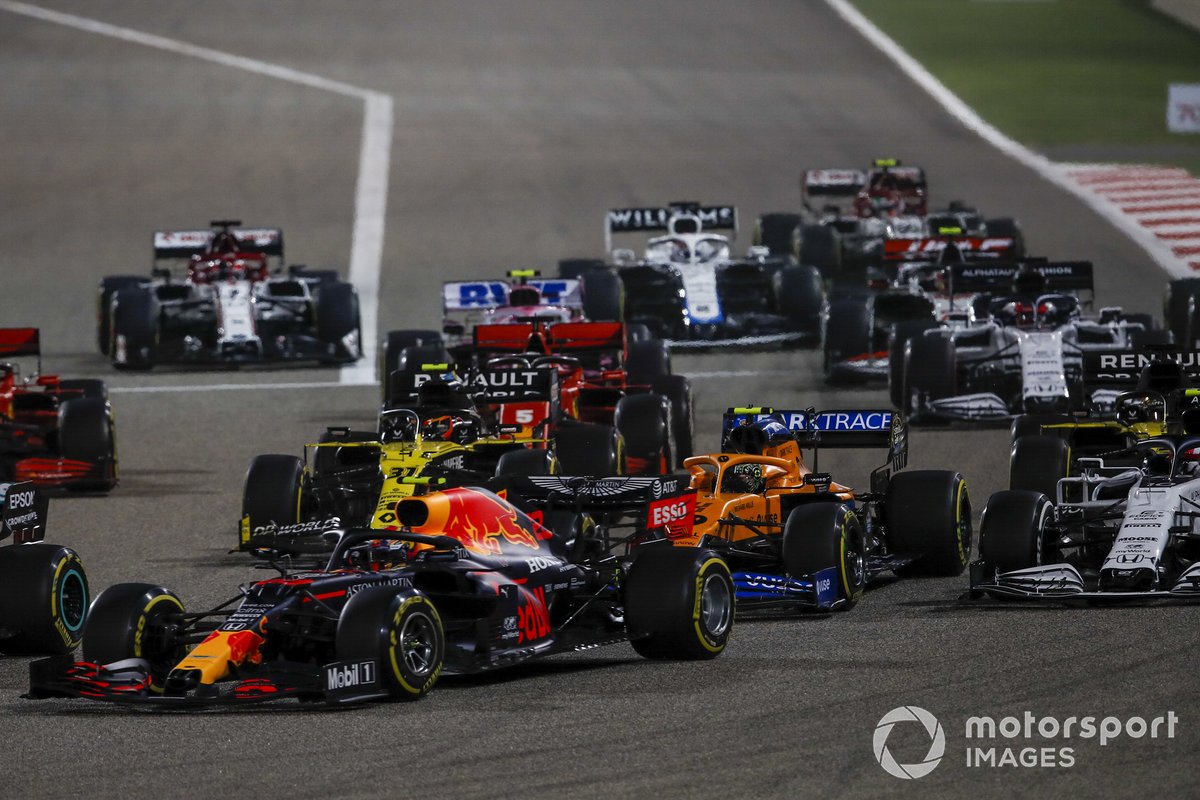 Max Verstappen, Red Bull Racing RB16, Lando Norris, McLaren MCL35 en Esteban Ocon, Renault F1 Team R.S.20 