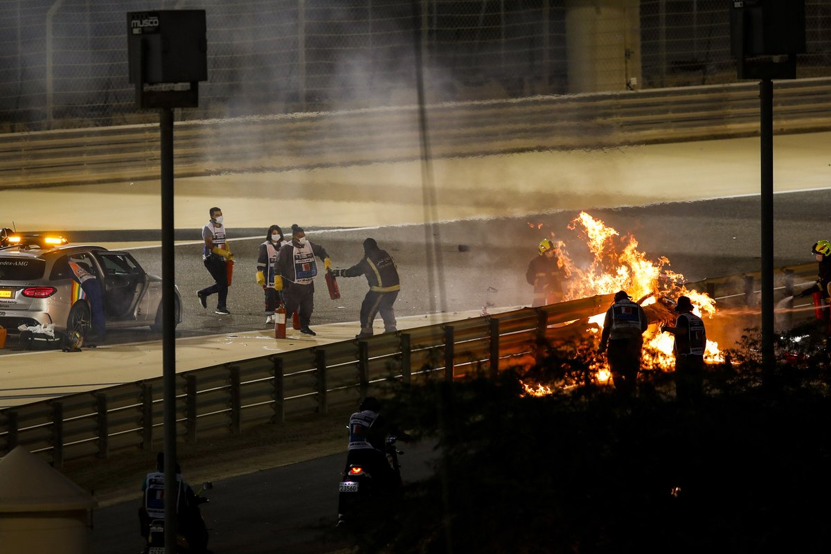 El monoplaza de Romain Grosjean, Haas VF-20 en llamas