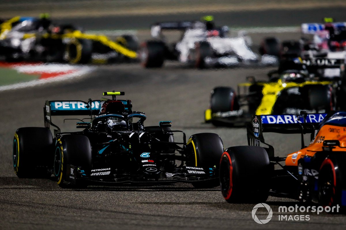 Carlos Sainz Jr., McLaren MCL35, Valtteri Bottas, Mercedes F1 W11, Daniel Ricciardo, Renault F1 Team R.S.20