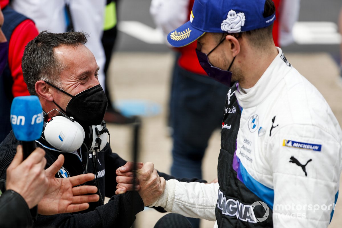 Ganador Jake Dennis, BMW i Andretti Motorsport, BMW iFE.21 celebra en Parc Ferme