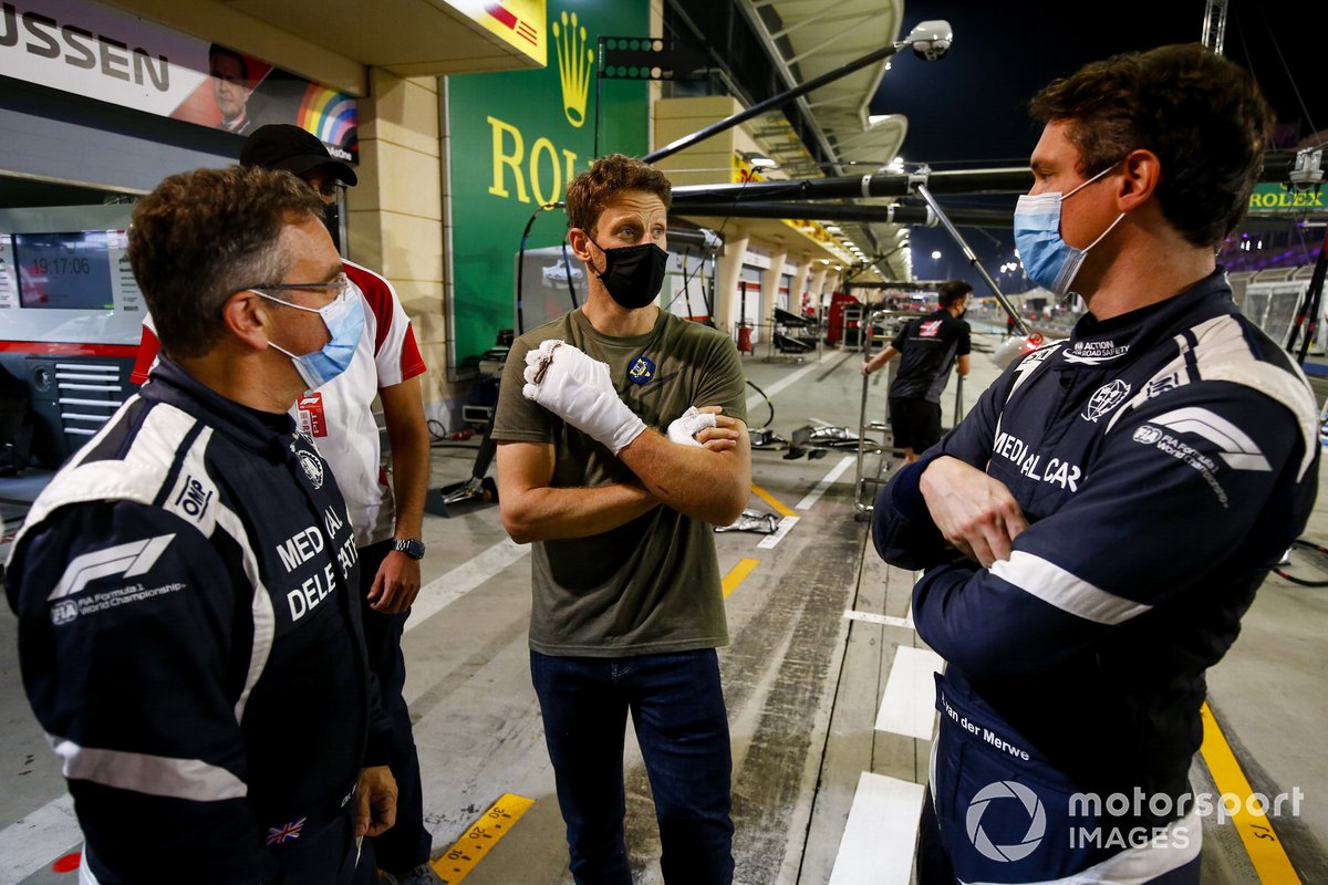 Romain Grosjean, Haas F1 meets Doctor Ian Robert and medical car driver Alan van der Merwe who helped him in his crash at last Grand Prix