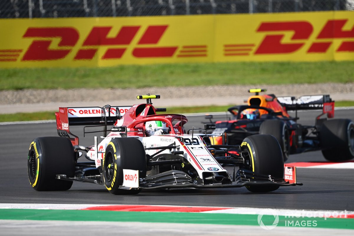 Antonio Giovinazzi, Alfa Romeo Racing C39, Alex Albon, Red Bull Racing RB16