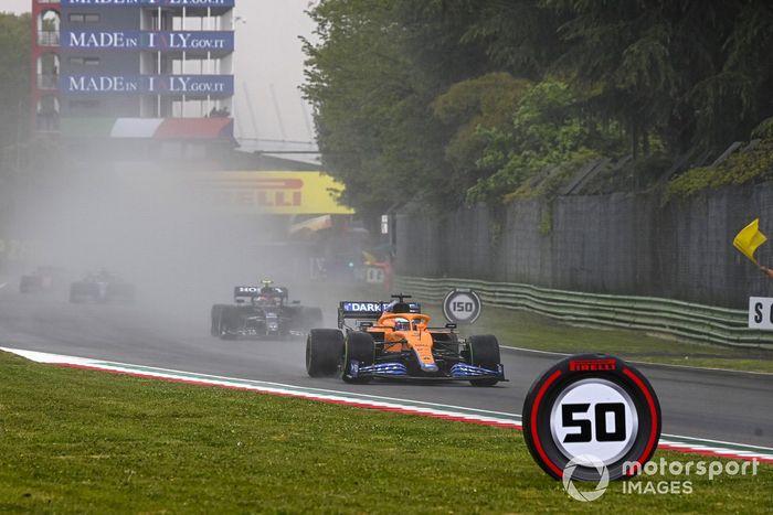 Daniel Ricciardo, McLaren MCL35M, Pierre Gasly, AlphaTauri AT02