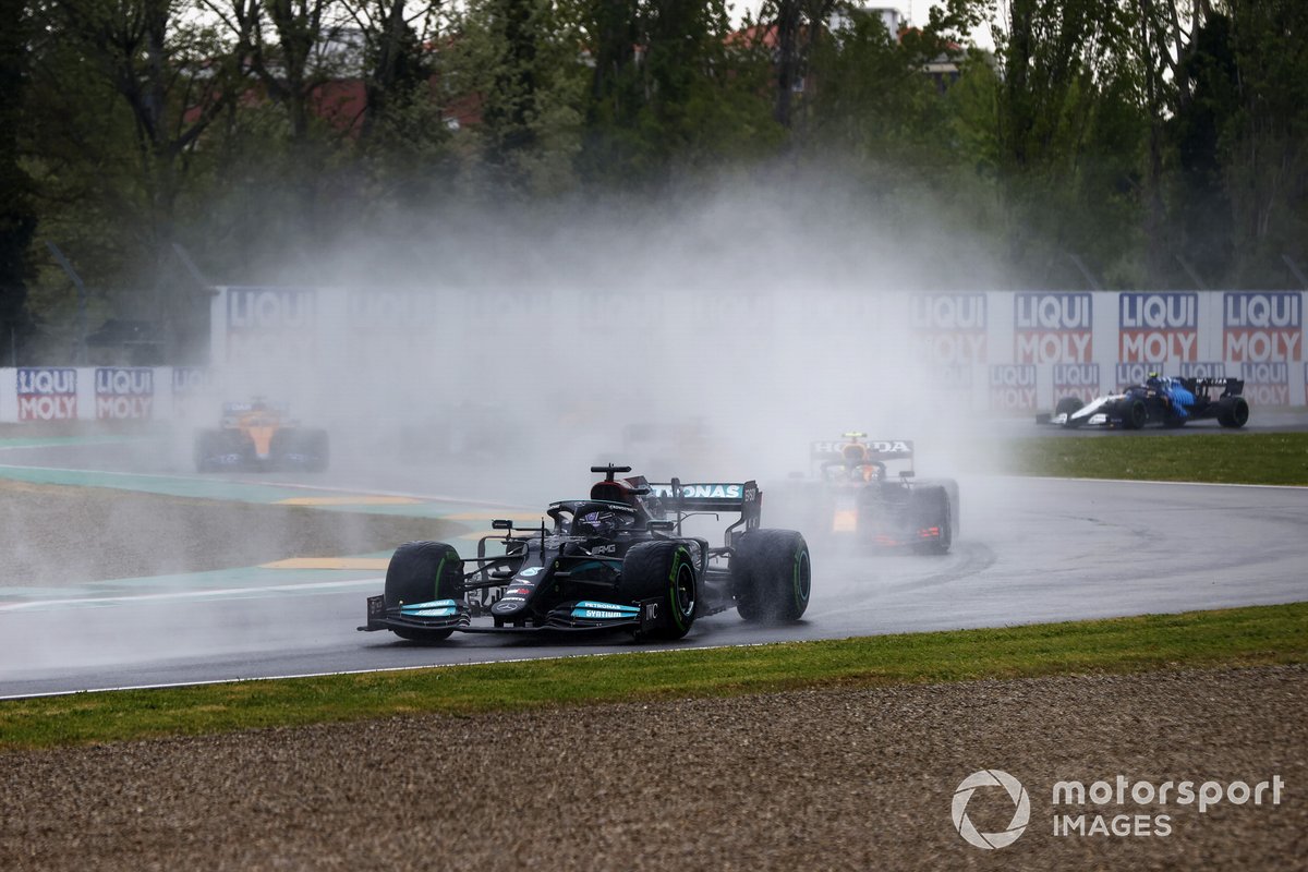 Lewis Hamilton, Mercedes W12, Sergio Pérez, Red Bull Racing RB16B