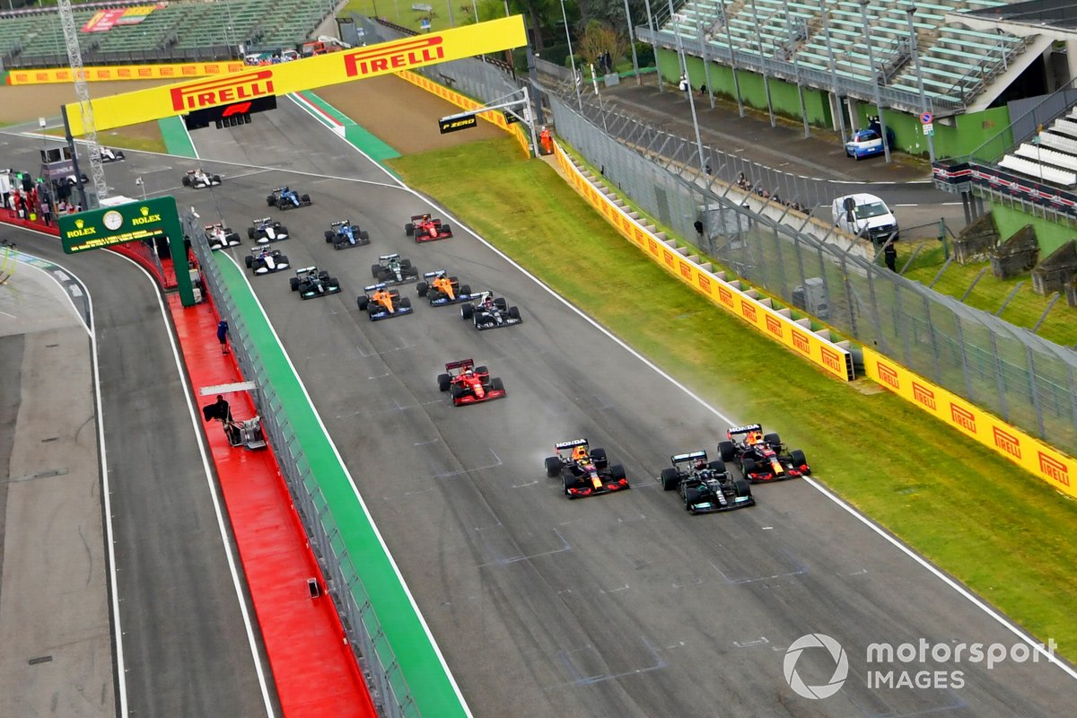 Salida Lewis Hamilton, Mercedes W12, Max Verstappen, Red Bull Racing RB16B, Sergio Pérez, Red Bull Racing RB16B