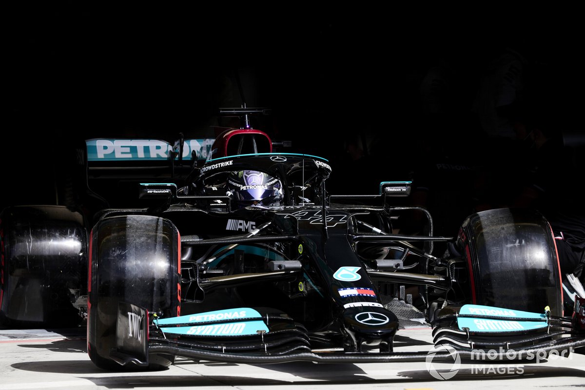Lewis Hamilton, Mercedes W12, esce dal garage