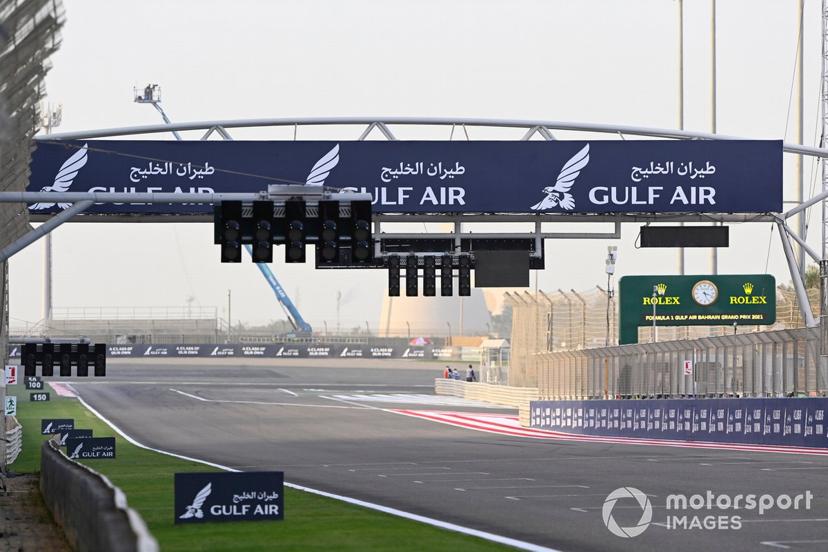 The start lights over the grid