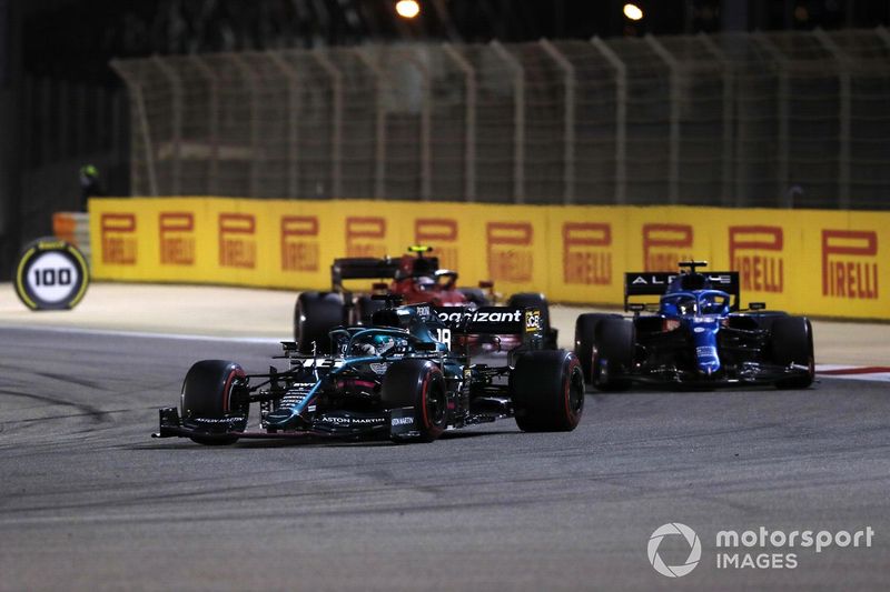 Lance Stroll, Aston Martin AMR21, Fernando Alonso, Alpine A521, Carlos Sainz Jr., Ferrari SF21 