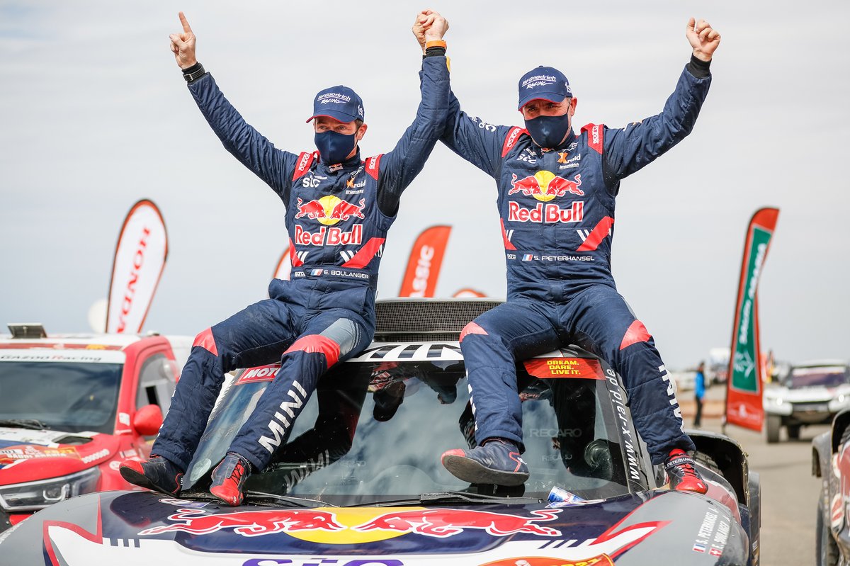 Winners #302 X-Raid Mini JCW Team: Stéphane Peterhansel, Edouard Boulanger