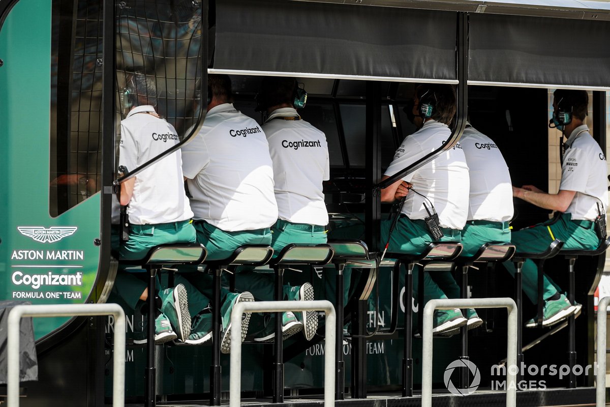 Il muretto dei box della Aston Martin