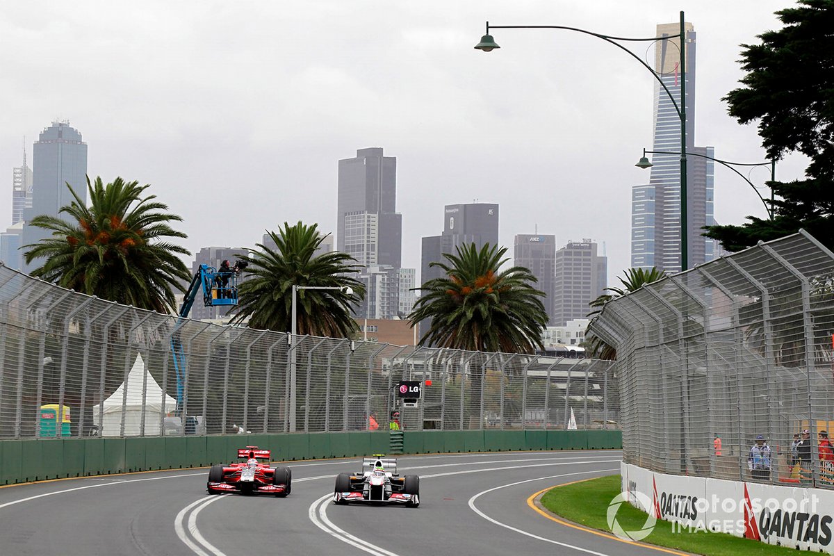 Sergio Perez, Sauber C30 Ferrari, Timo Glock, Virgin MVR-02 Cosworth