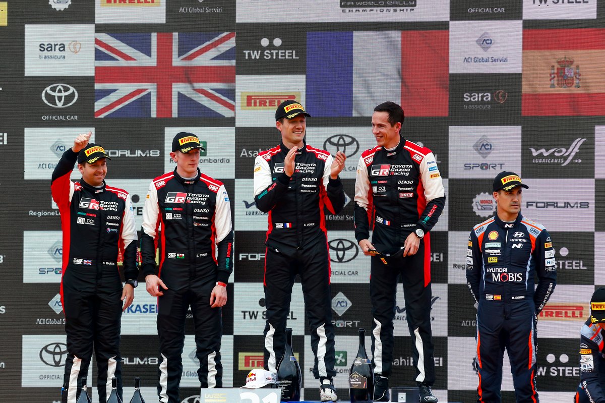 Podio: Ganadores Sébastien Ogier, Julien Ingrassia, Toyota Gazoo Racing WRT Toyota Yaris WRC, segundos Elfyn Evans, Scott Martin, Toyota Gazoo Racing WRT Toyota Yaris WRC
