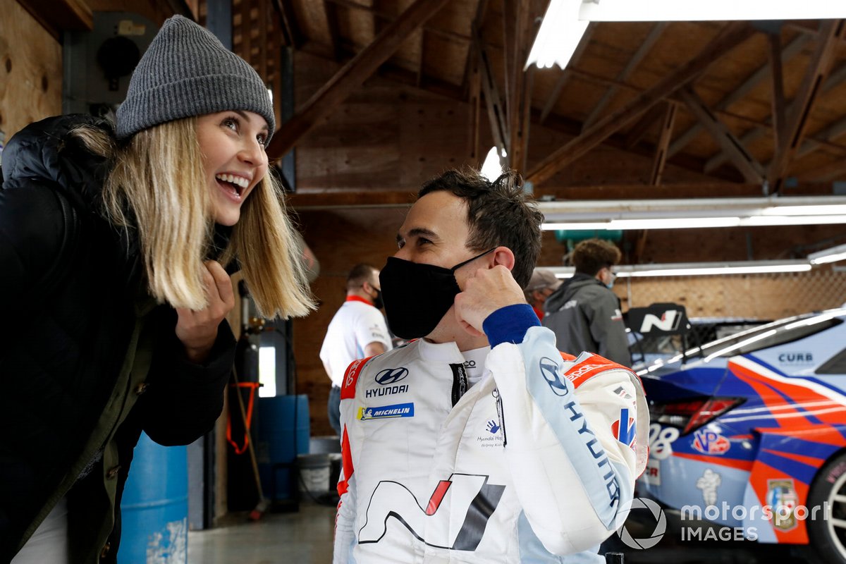 Robert Wickens with Karli Wickens, Bryan Herta Autosport, Hyundai Veloster N TCR 