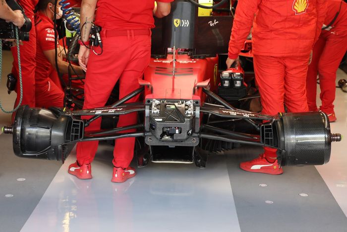 Detalle de la suspensión delantera del Ferrari SF21