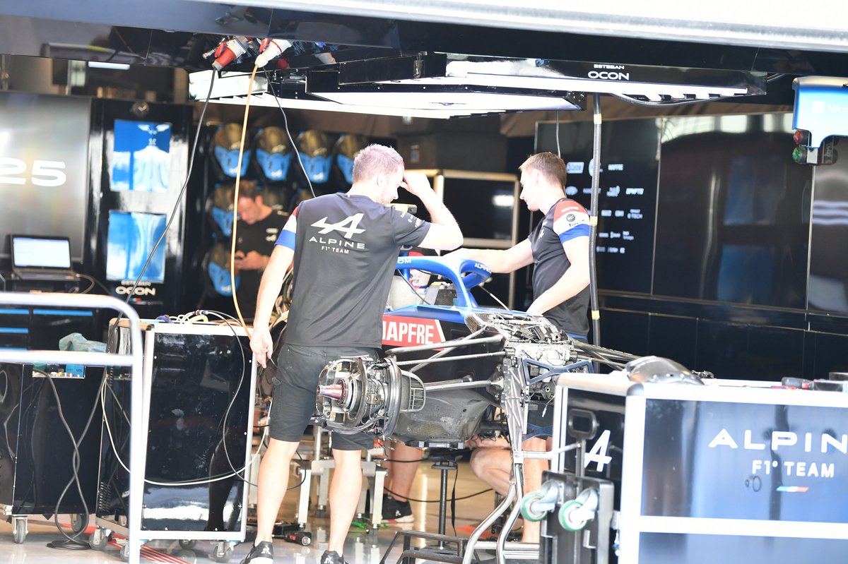 El Alpine A521 en el box