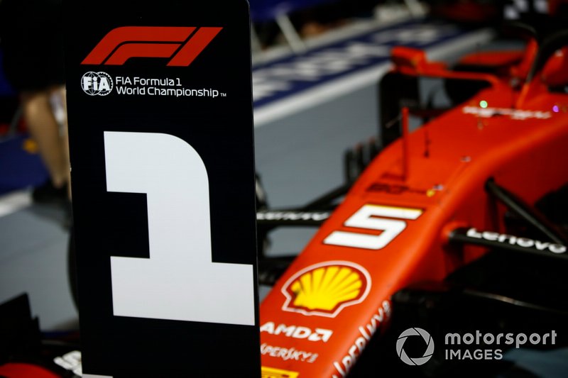 El coche de Sebastian Vettel, Ferrari SF90, 1ª posición, en Parc Ferme