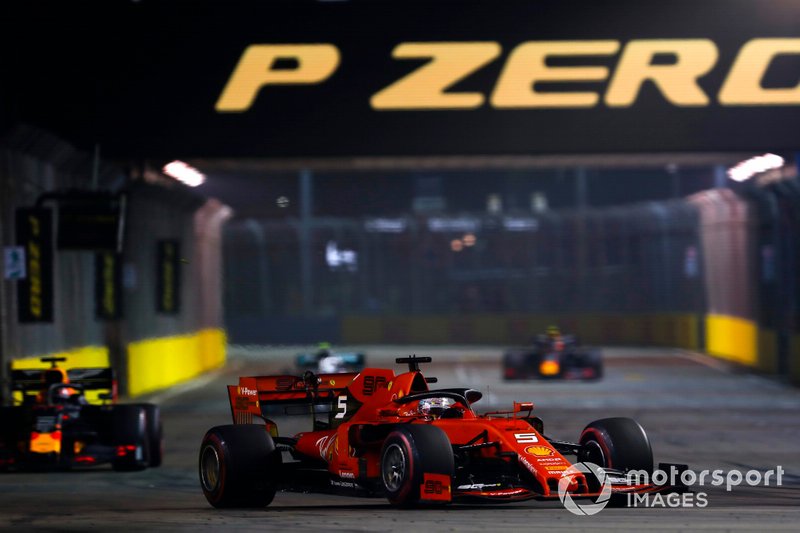 Sebastian Vettel, Ferrari SF90, Max Verstappen, Red Bull Racing RB15