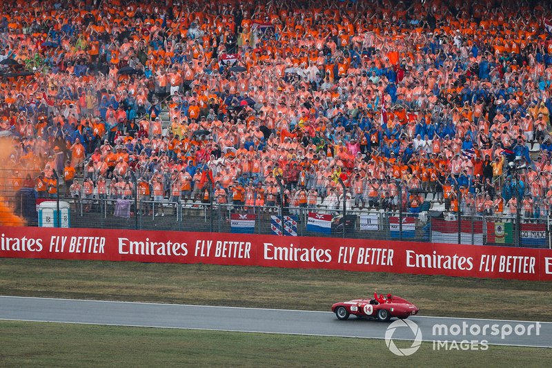 Sebastian Vettel, Ferrari SF90, en el desfile
