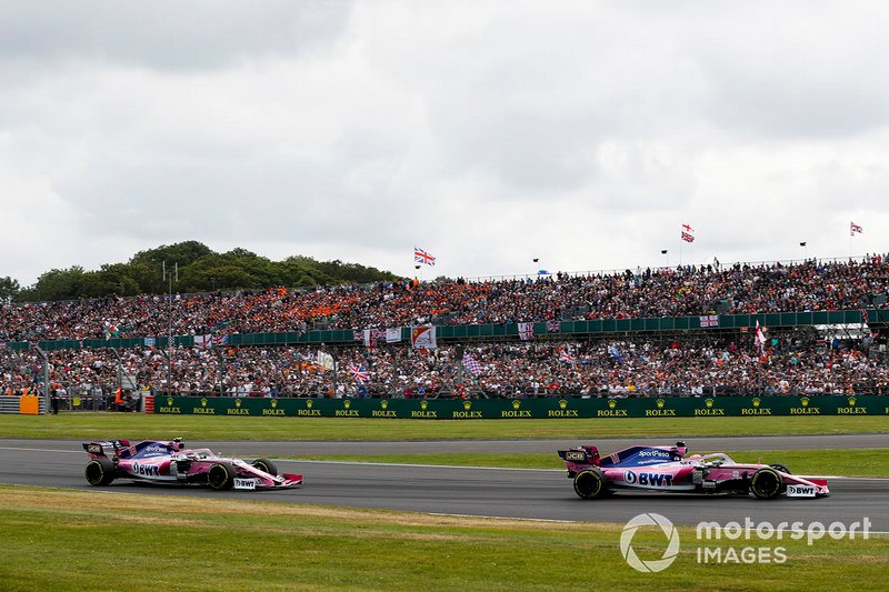Sergio Perez, Racing Point RP19, precede Lance Stroll, Racing Point RP19