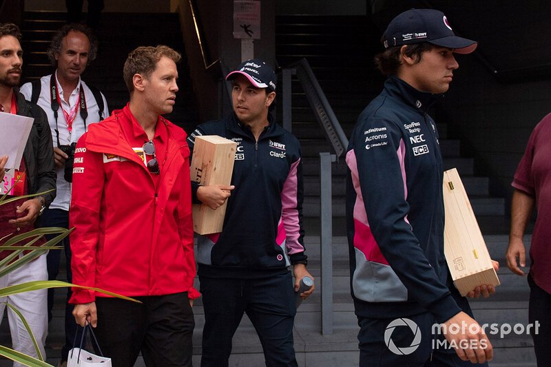 Sebastian Vettel, Ferrari, Sergio Perez, Racing Point e Lance Stroll, Racing Point