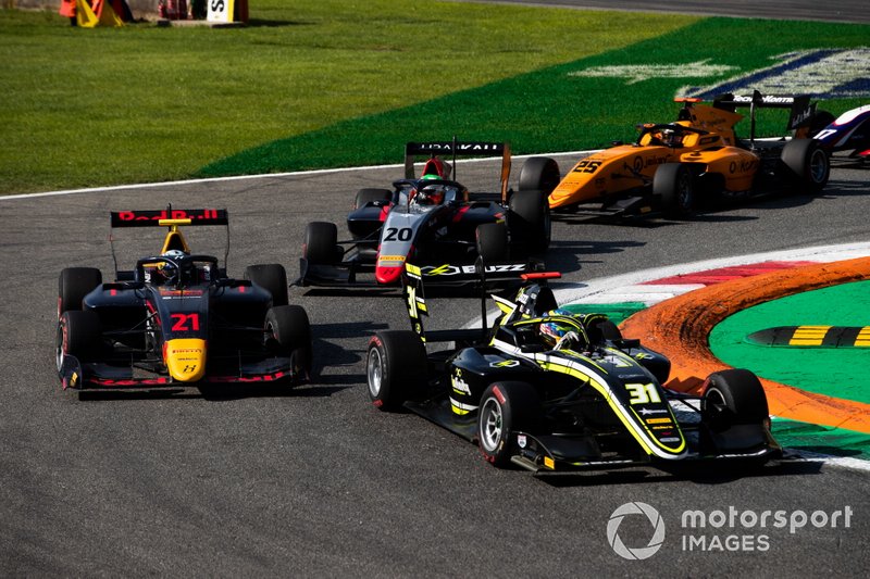 Juri Vips, Hitech Grand Prix e Logan Sargeant, Carlin Buzz Racing